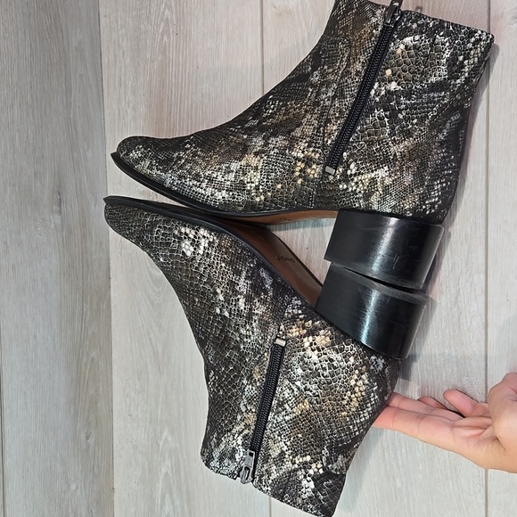 Vionic Women Kamryn Snake Print Leather Animal print Heels Boots shoes sz 8.5 - Picture 10 of 14